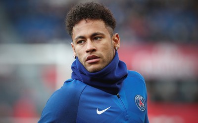 DP体育动态-久保建英赛后和对手致意